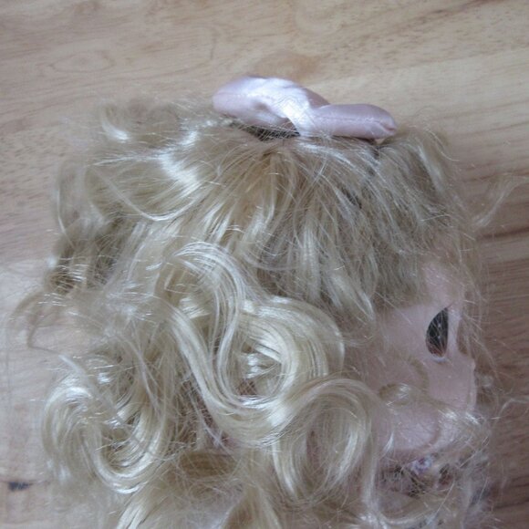 Precious Moments - 16" Doll - Lacey #1106 Limited Edition Vintage 1997 - Picture 7 of 8